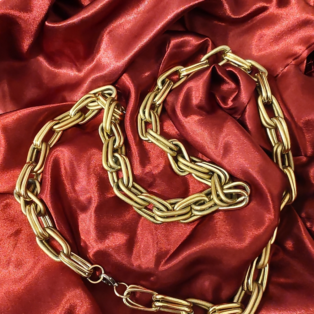 Alternating Matte & Polished Gold Tone Double Link 32 Inch Chain Necklace - Picture 3 of 3